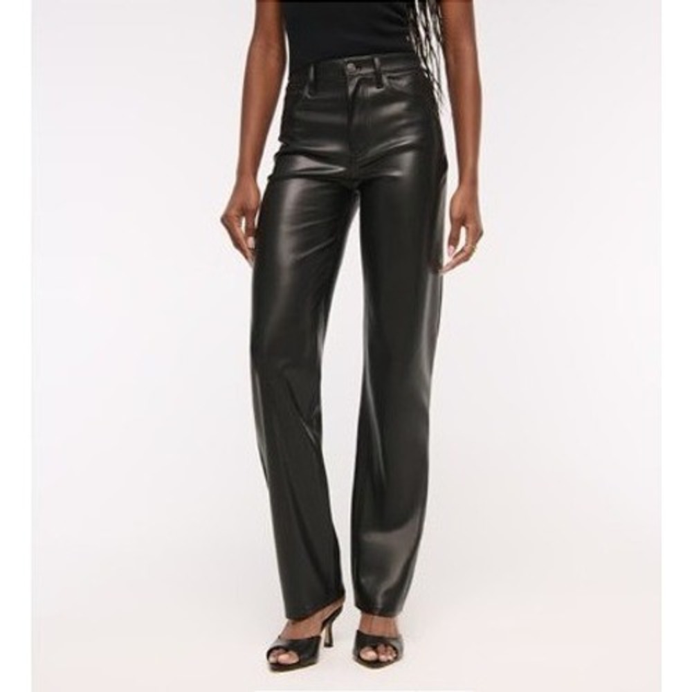 Abercrombie & Fitch Curve Love High Rise 90s Relaxed Vegan Leather Jeans 26S BLK